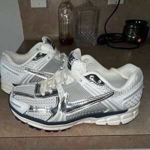 Metallic/White Nike Vomero 5